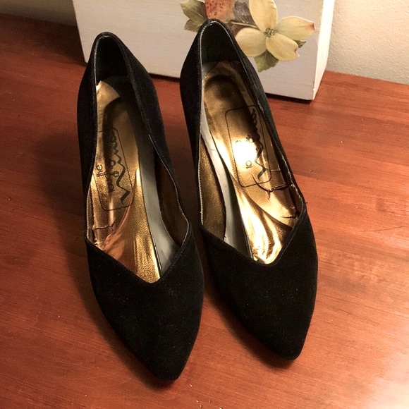 Vintage NINA Velvet Heels - Picture 1 of 10